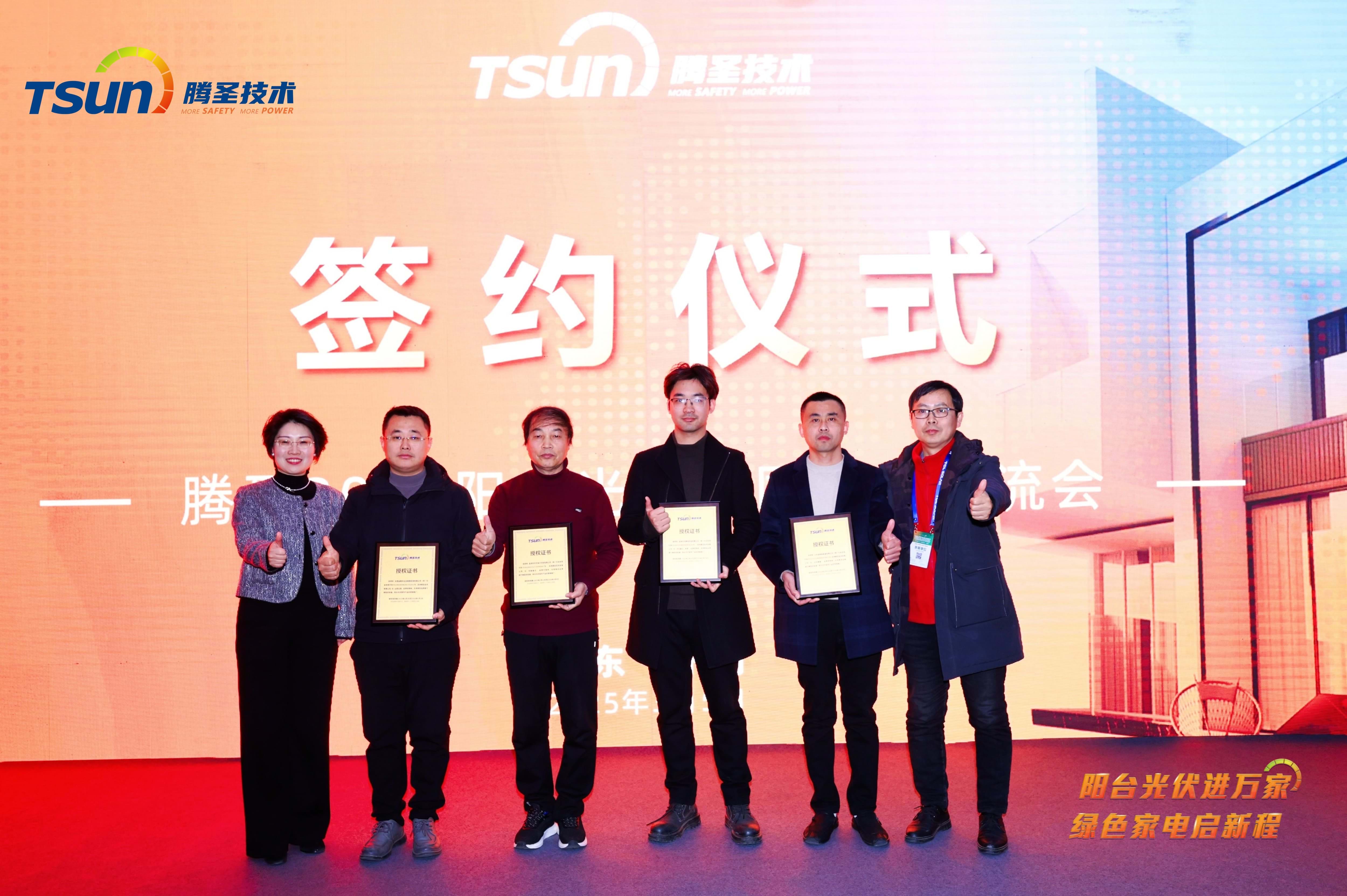 ZHAO2484-opq3507763935 (1) (1).jpg